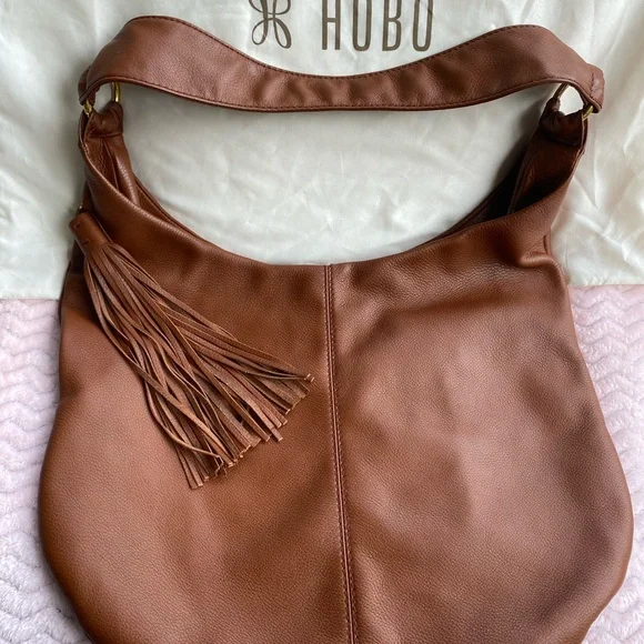 HOBO Gardner Saddle Tan Leather with Tassel - Picture 2 of 8